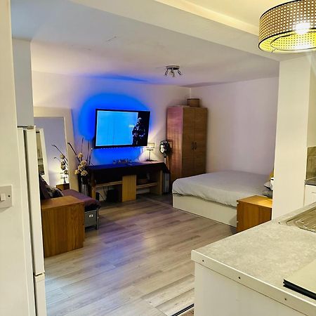 Stylish Studio Flat - Watford Junction - Harry Potter 外观 照片