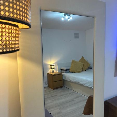 Stylish Studio Flat - Watford Junction - Harry Potter 外观 照片